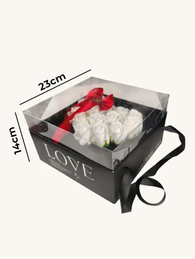 Darčekový box s mydlovými ružami, čierny box, biele ruže