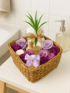 Wellness košík do kúpeľne, s mydlovými ružami, šumivou bombou a soľou do kúpeľa
