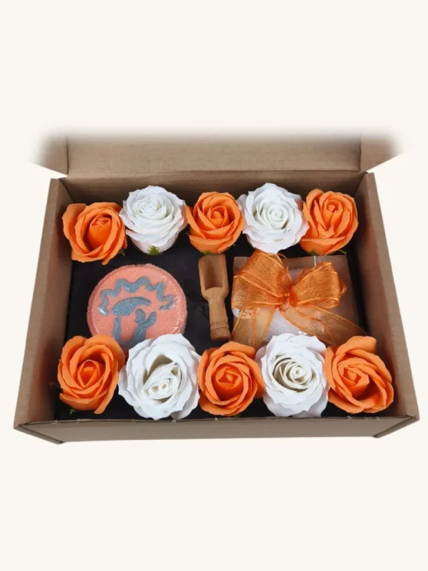 Lev - darčekový box s mydlovými kvetmi, šumivou bombou a soľou do kúpeľa