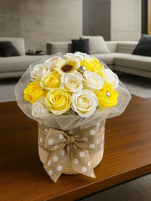 Darčekový set mydlových ruží, béžový košík s béžovou stuhou