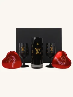 Darčekový box Louis Vuitton: sklenená váza, 2 sklenené poháre a pralinky Lindor