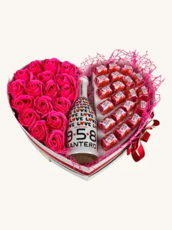 Darčekový box kombinovaný s mydlovými ružami, pralinkami a sektom, srdiečkový box, ružovo-biela kombinácia