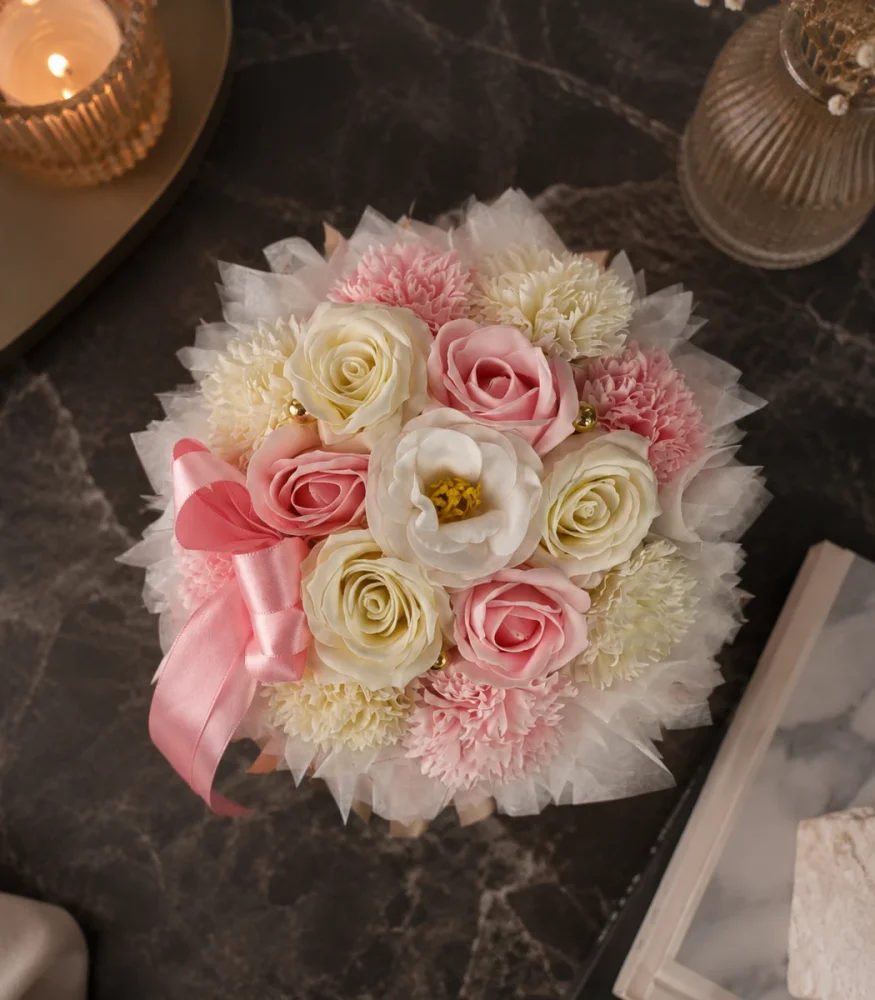 Ružové a krémové mydlové ruže vo flower boxe Aura Decor No. 15