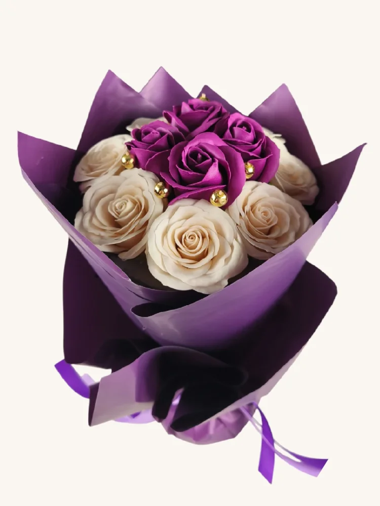 Elegantná mydlová kytica, trvácne mydlové ruže, tmavo fialové farby